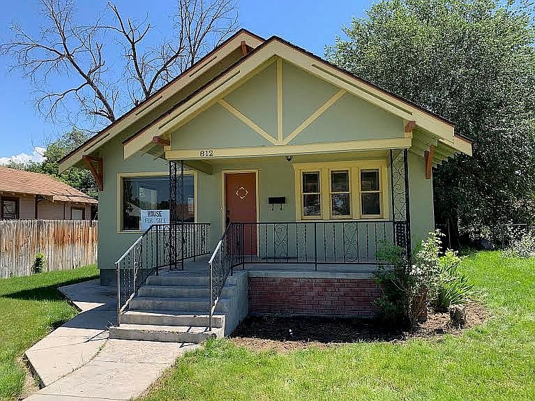 1st image of 812 8th Ave S