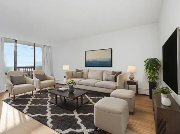 145 Saint Georges Ave #407, North Vancouver, BC V7L 3G8