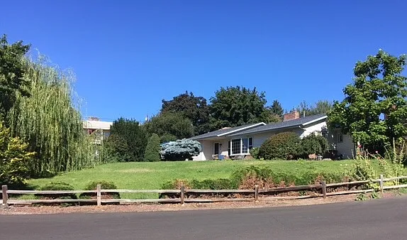 201 Hillview Ave photo 1