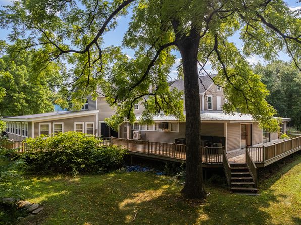 33 Deep River Rd, Centerbrook, CT 06409