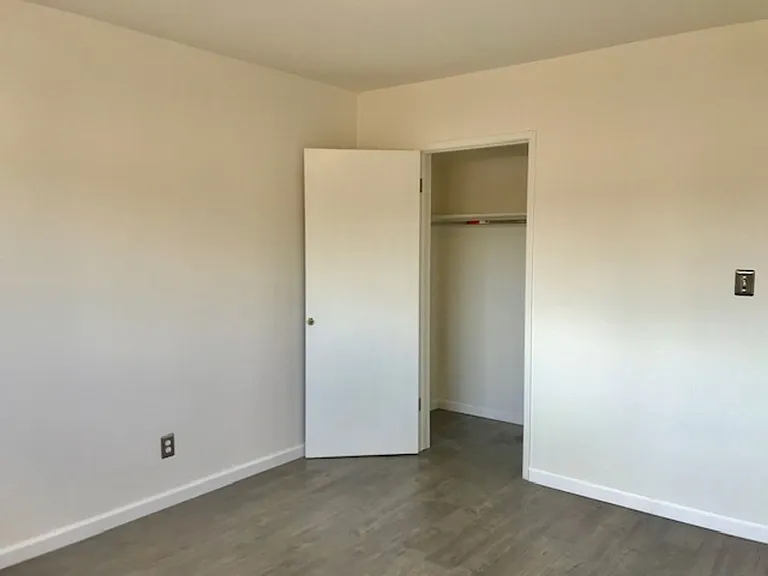 539 Hyde Park Pl — Photo 7