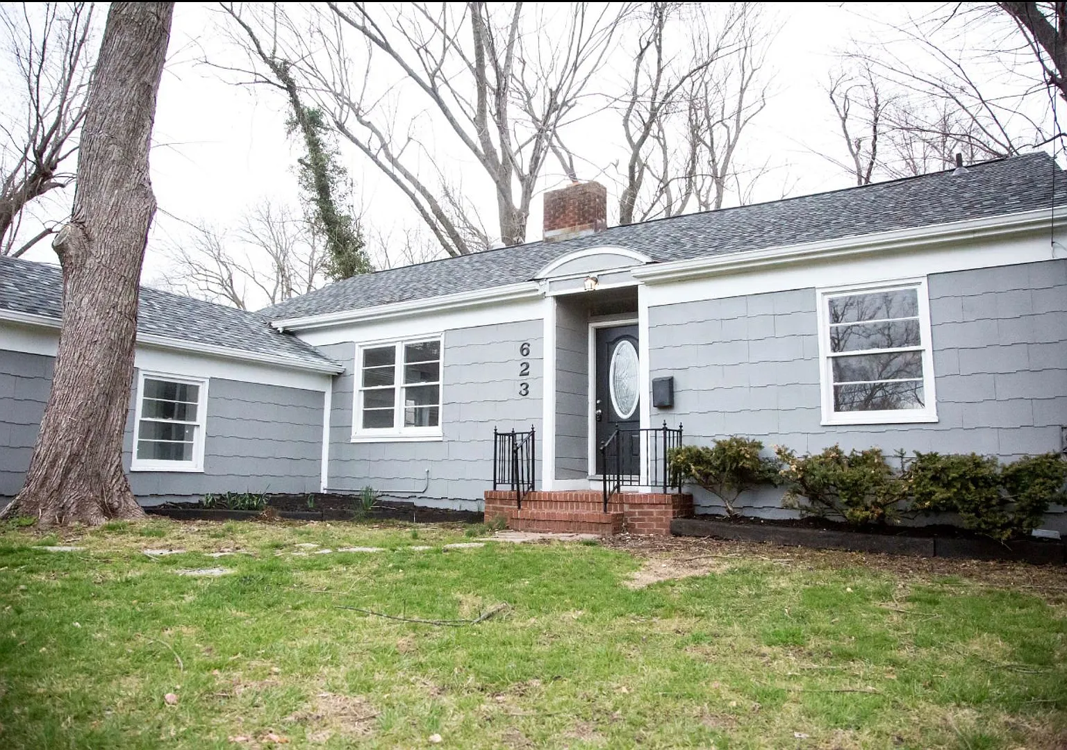 Completely remodeled 3-bedroom 2 full bathroom on over an acre lot — Photo 1