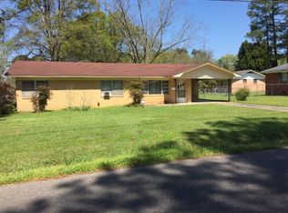 1103 Fairview Dr, Waynesboro, MS 39367
