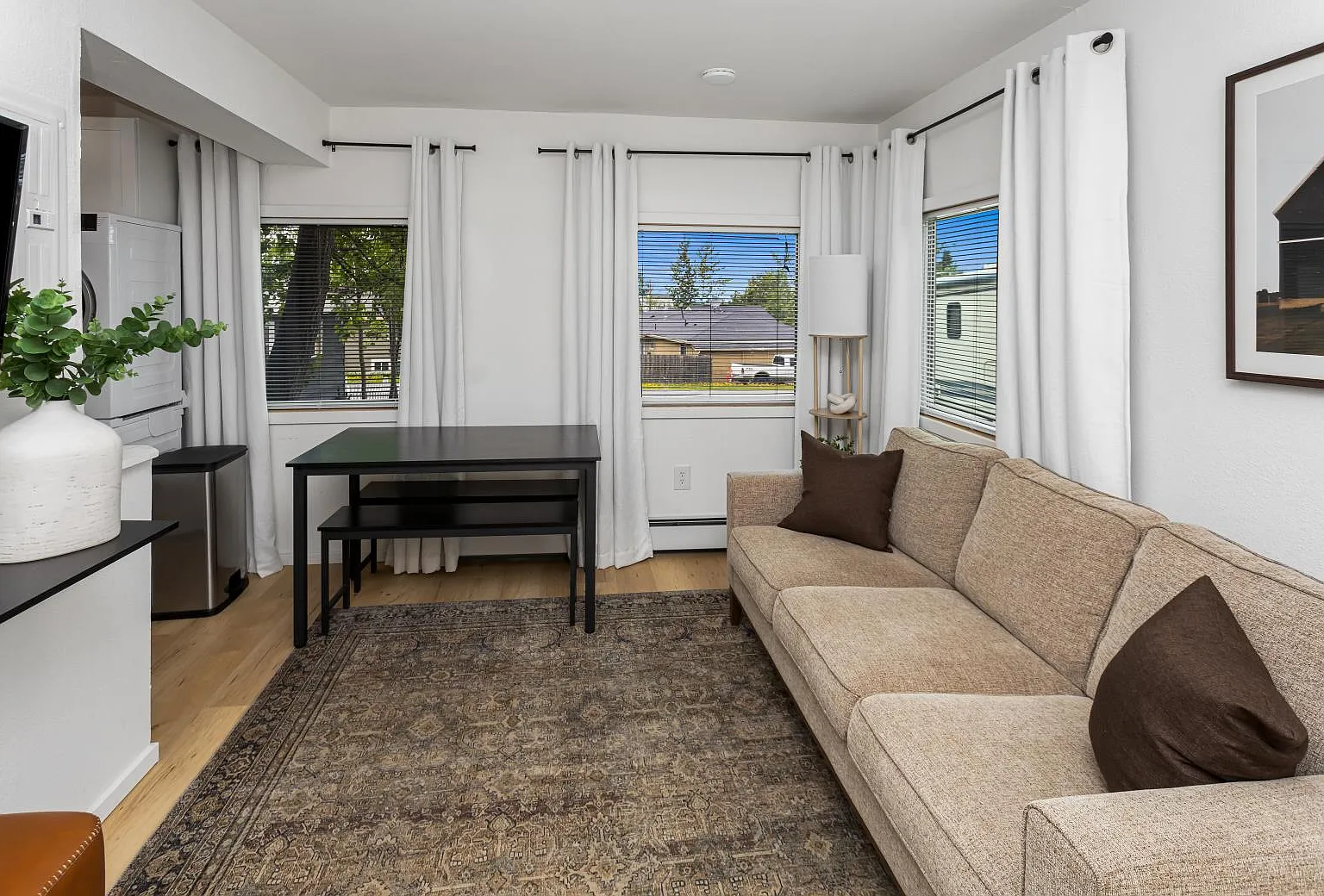 2 bed, 600 sqft, $1,600 — Photo 2