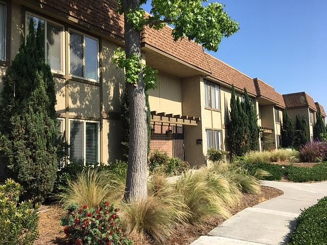 La Palma Village Townhomes