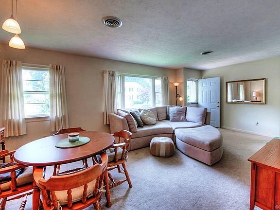 4th image of 7509 Oakmont Dr