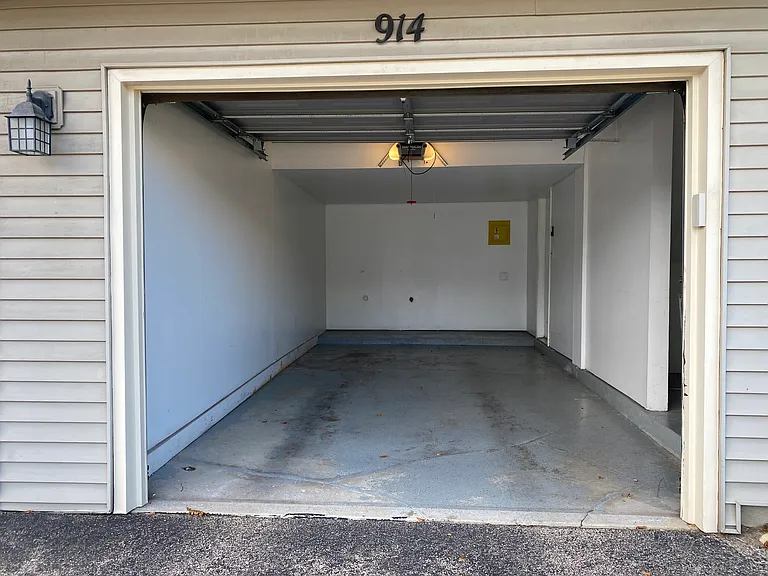 914 Van Buren Ct — Photo 46