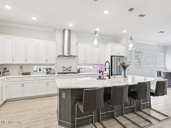 4th image of 685 WINDLEY Drive