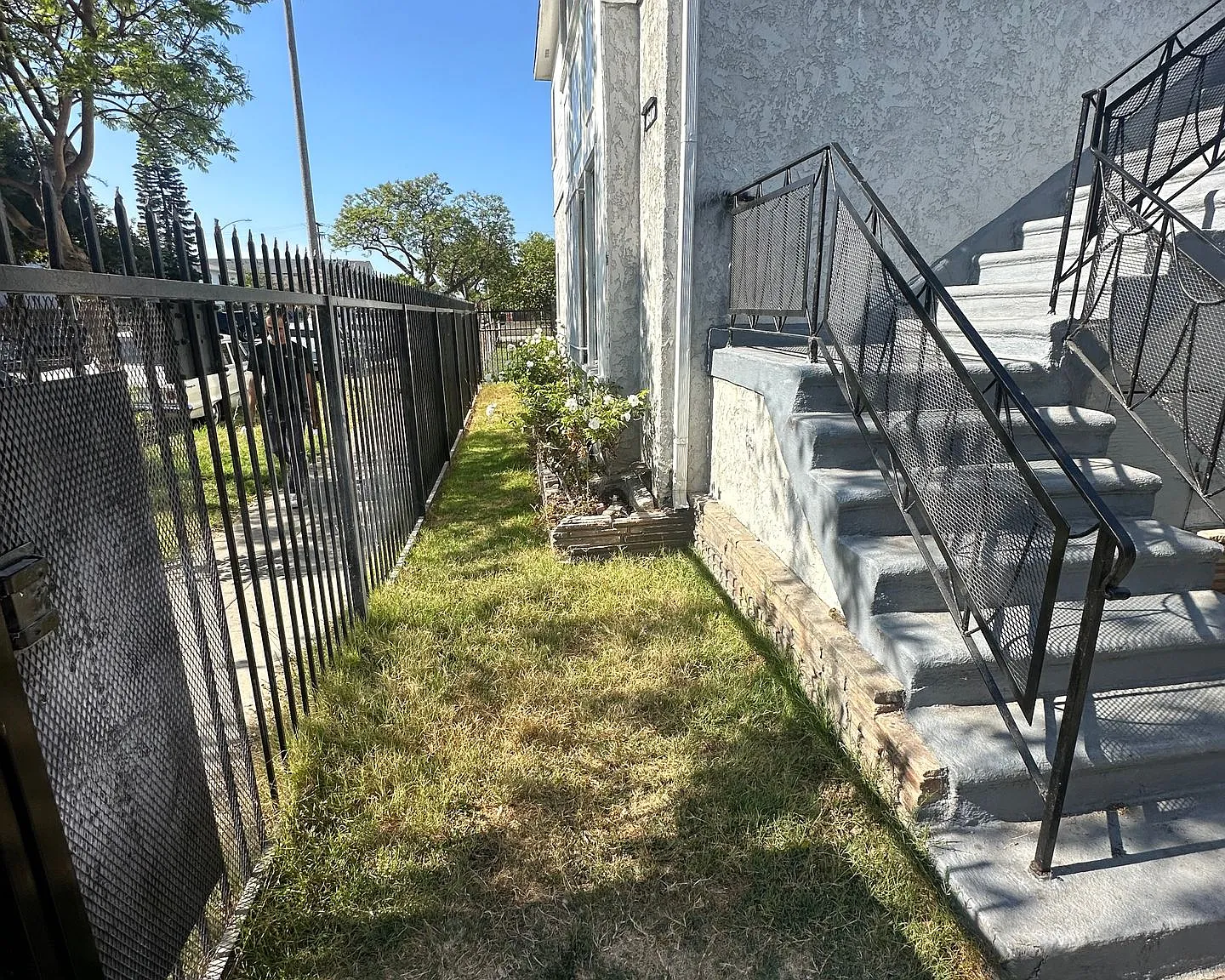 1600 Chestnut Ave — Photo 2