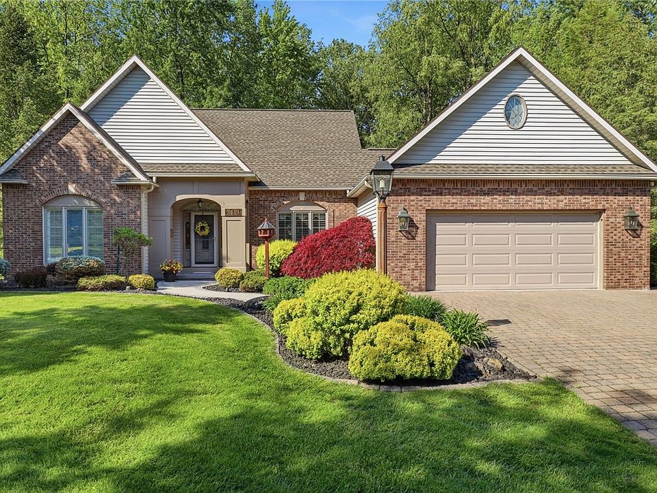 1st image of 3449 Woodlands Cir