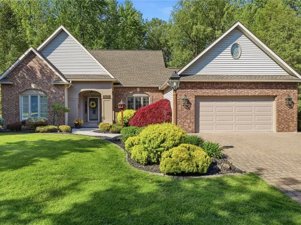 3449 Woodlands Cir, Macedon, NY 14502