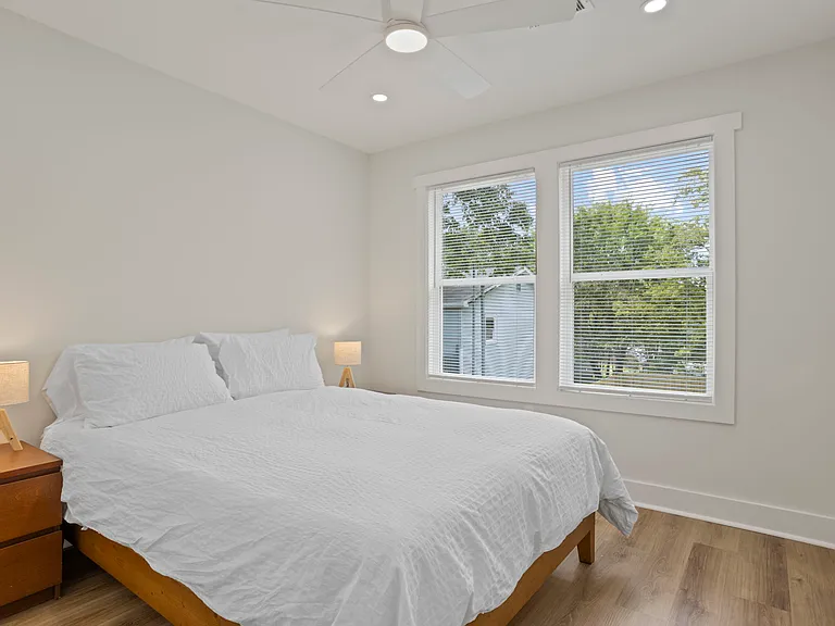 5 McDade St #A — Photo 16