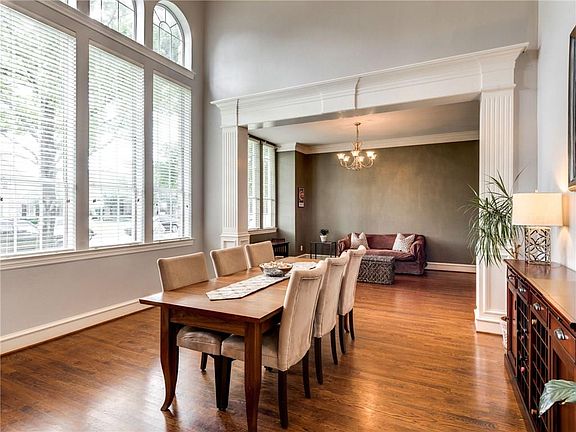 3rd image of 3801 Braewood Cir