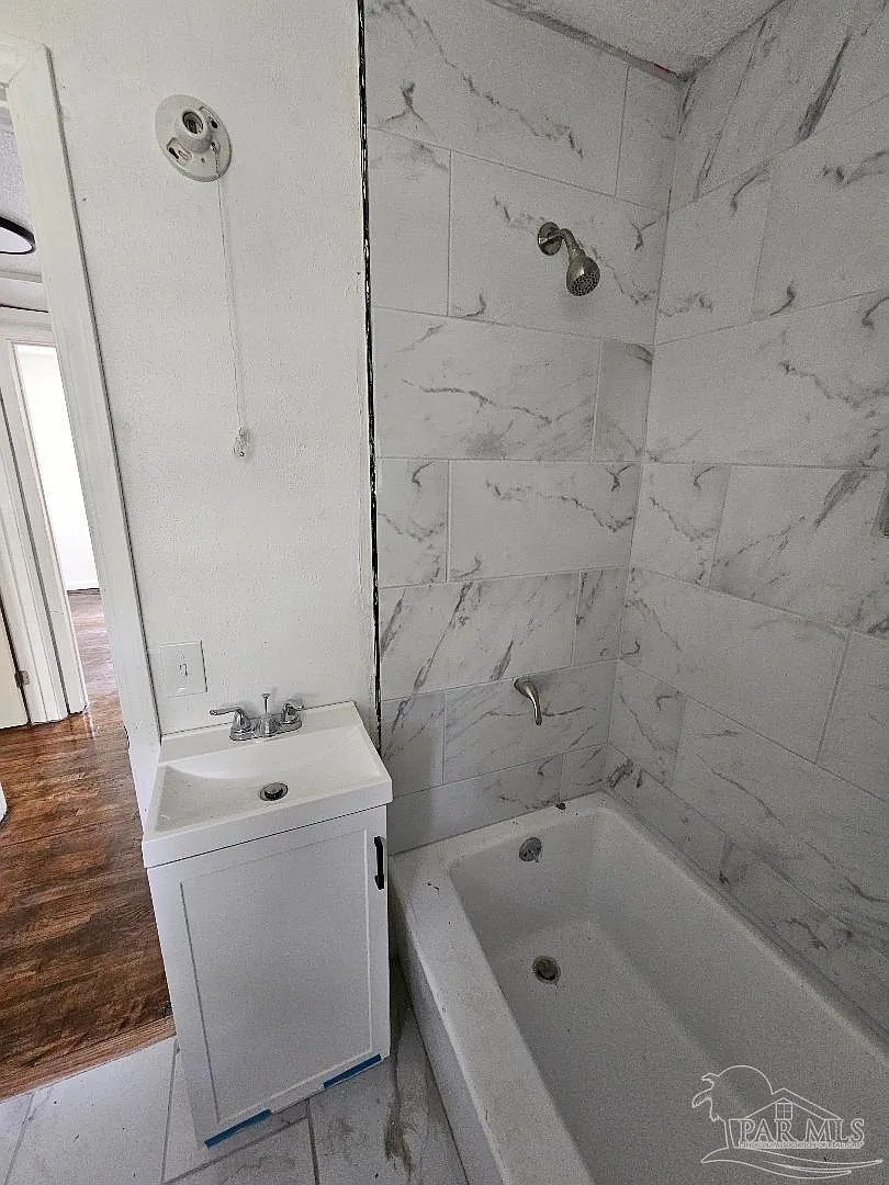 3 bed, 928 sqft, $1,500 — Photo 4