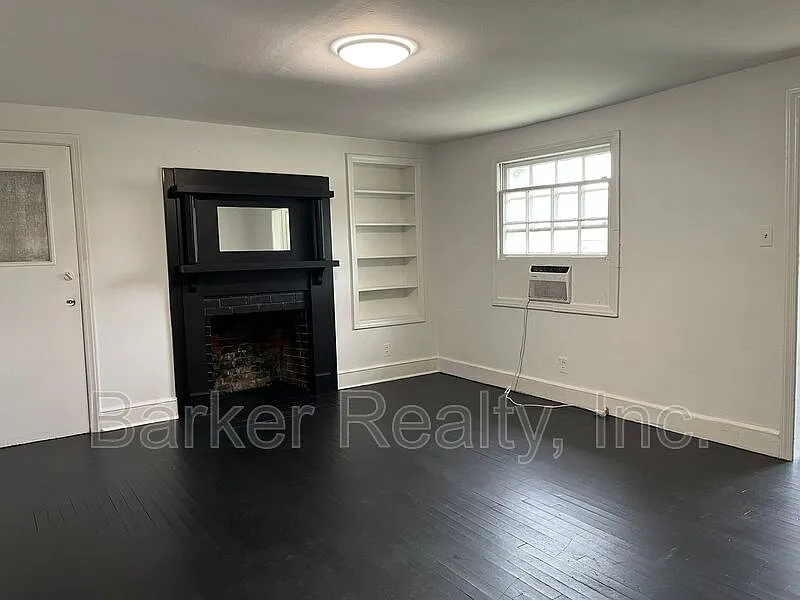 2 bed, 1.0 bath, 1005 sqft, $800 — Photo 2
