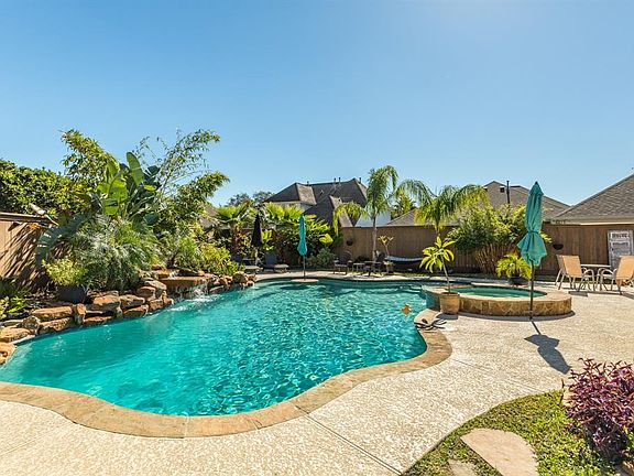 3rd image of 3910 Leanett Way Ct