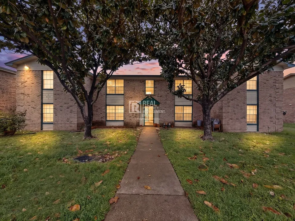 8024 Cambridge Cir