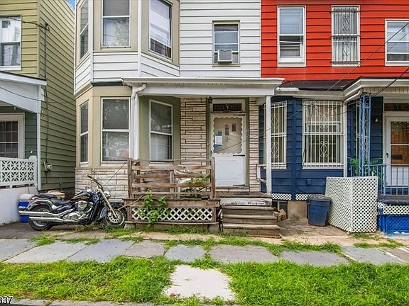 2nd image of 195 Duane St
