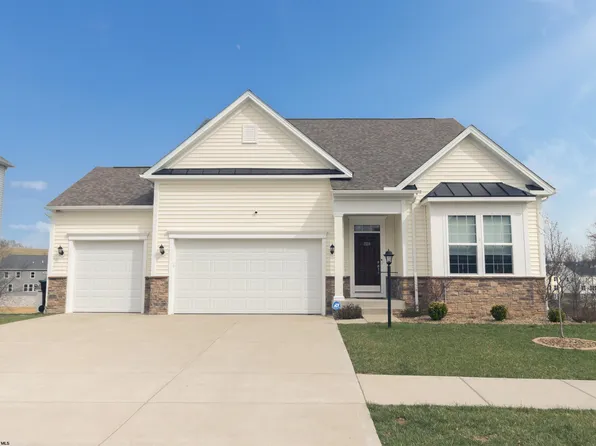 328 Lexington Cir, Bridgeport, WV 26330