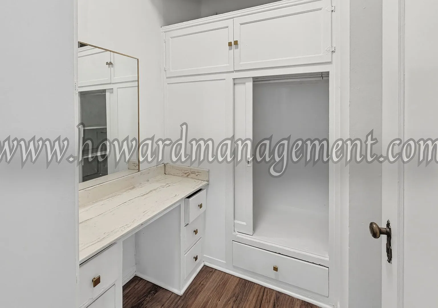 Wilshire Mediterranean Apartments — Photo 3