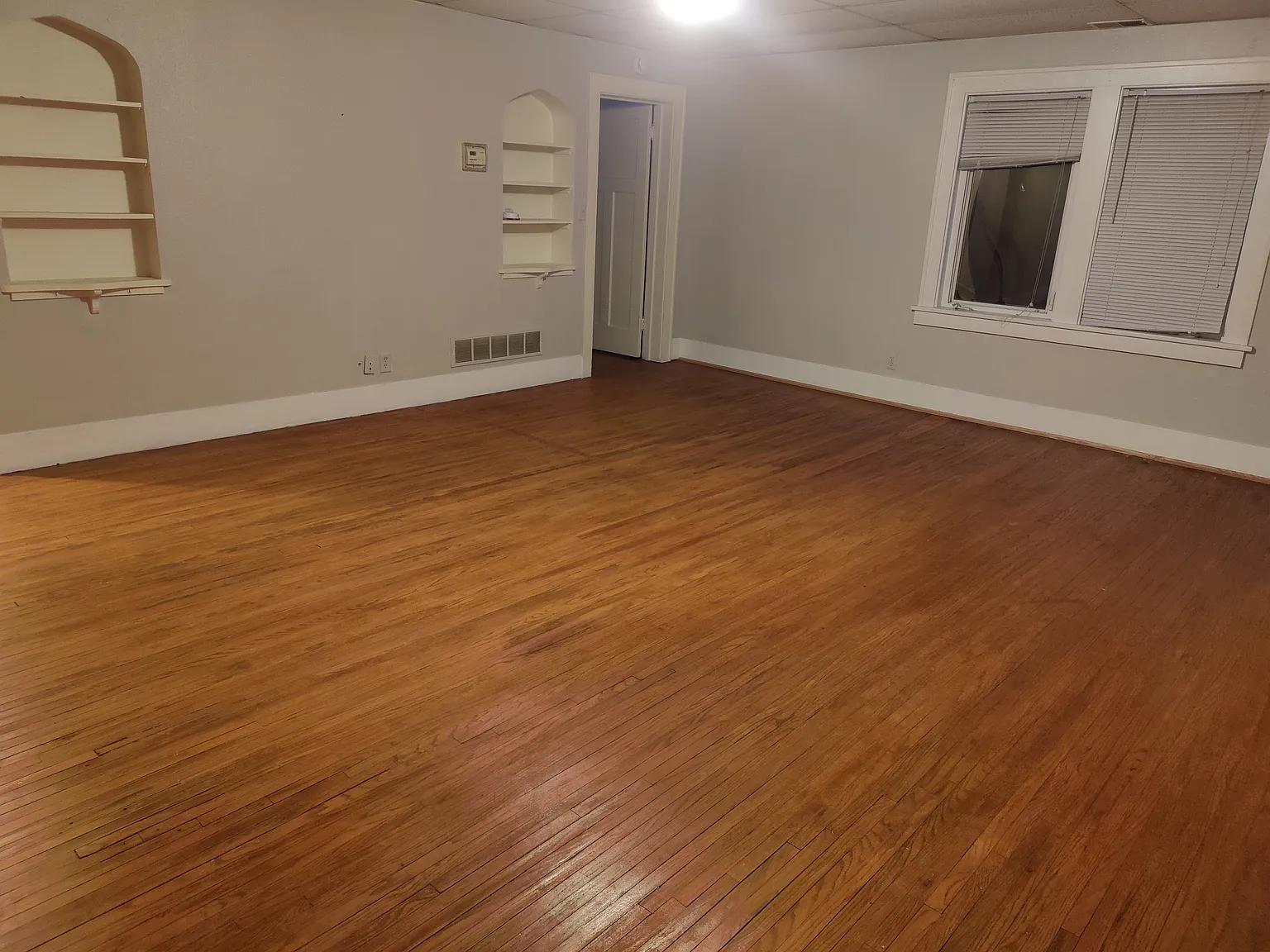 2 bed, 900 sqft, $950 — Photo 2