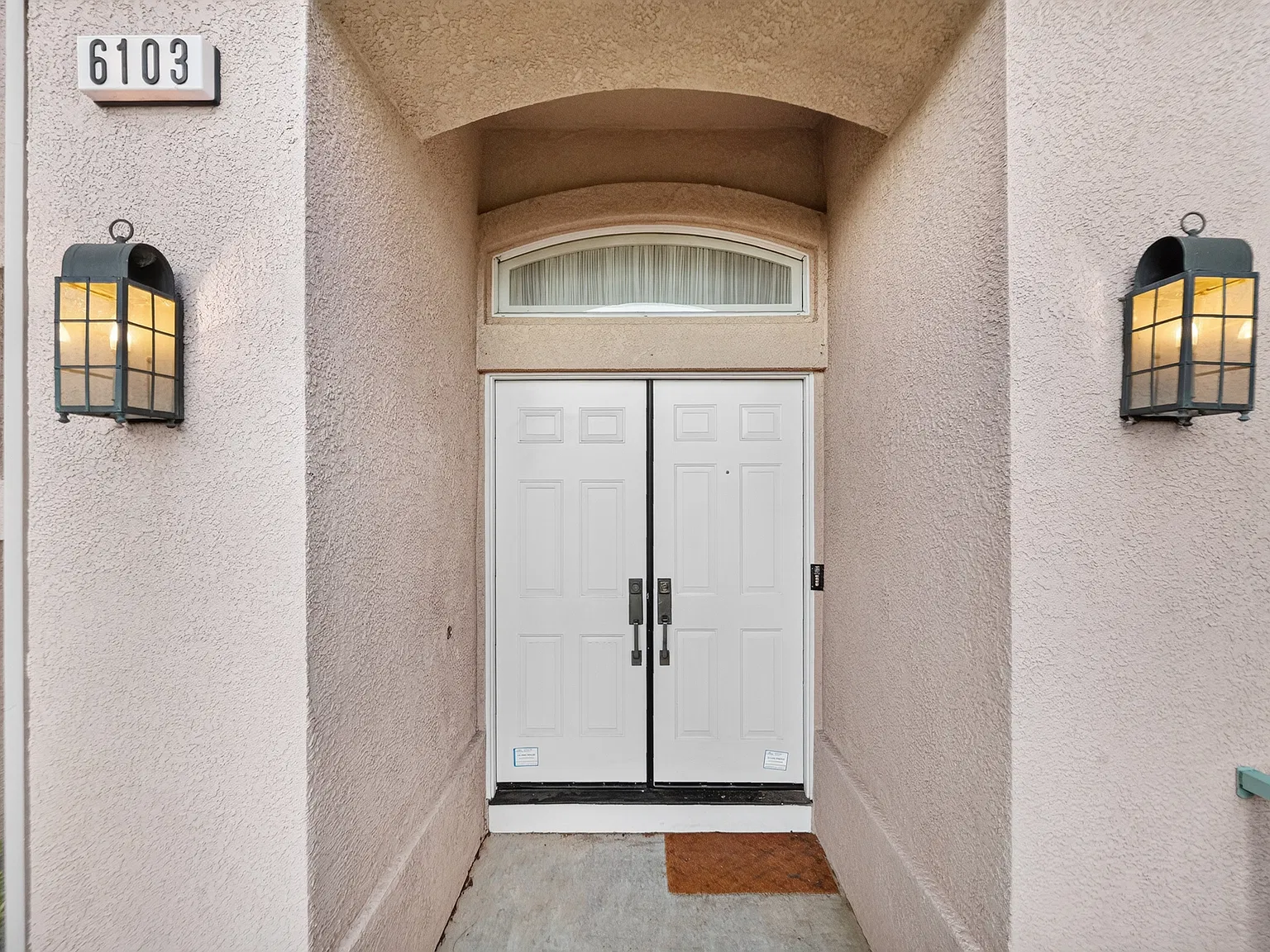 4 bed, 1933 sqft, $4,800 — Photo 2