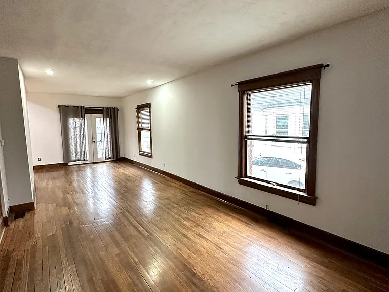 4241 Genessee St — Photo 11