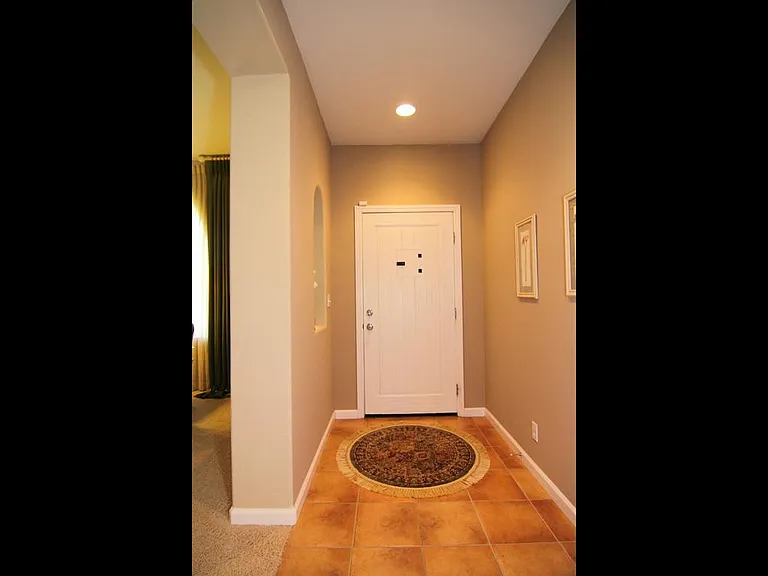 850 Belmont Ln — Photo 8