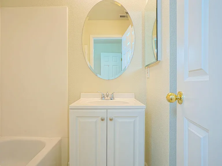 558 Driscoll Pl — Photo 30
