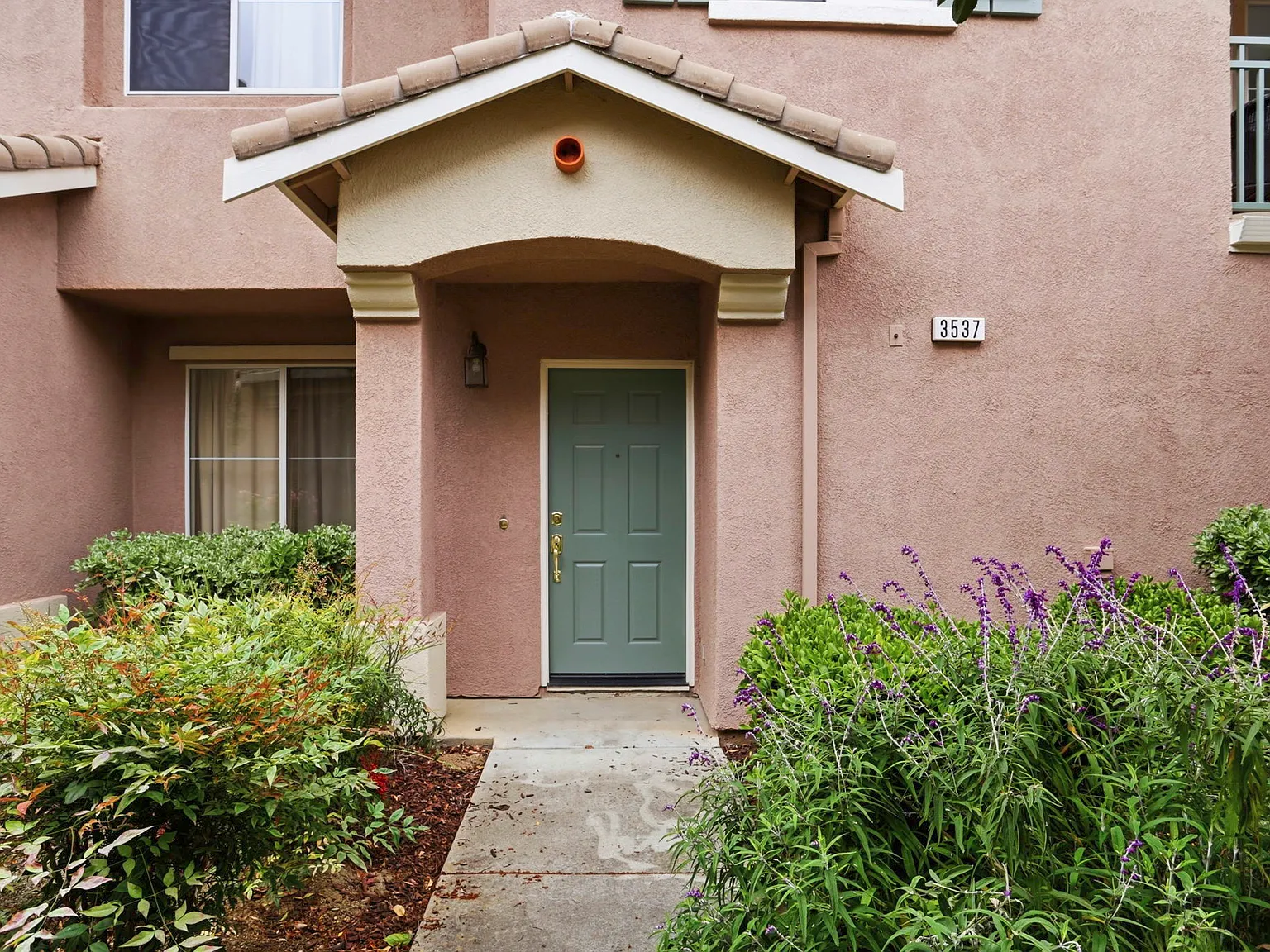 2 bed, 1037 sqft, $3,500 — Photo 3