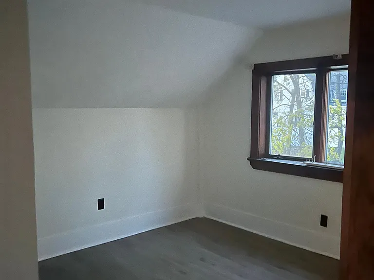 904 Main St — Photo 12