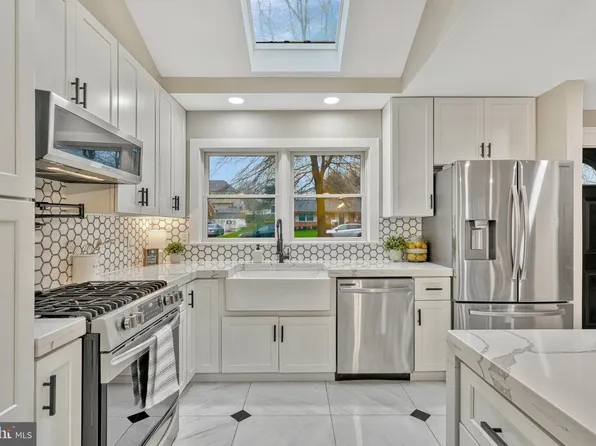 5208 Easton Dr, Springfield, VA 22151