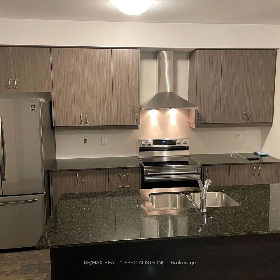 3 bed, $2,400 — Photo 3