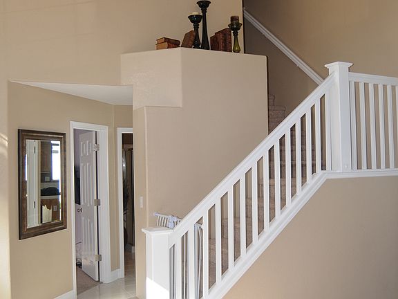 4th image of 1560 Crestwood Ave