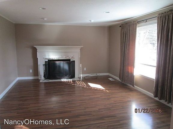 2nd image of 9910 NE Oakhurst Dr