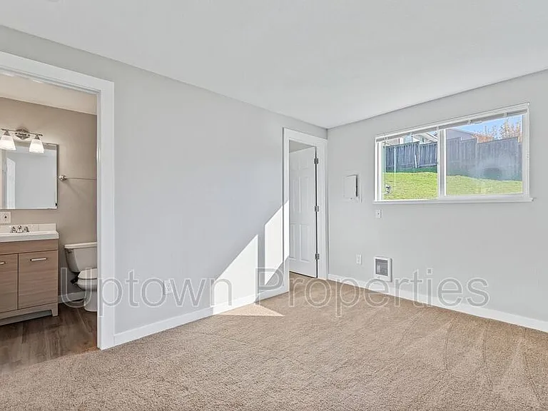 6834 N Richmond Ave — Photo 9