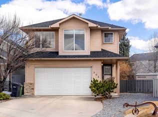 203 SW Cambridge Bay, Strathmore, AB T1P 1R9