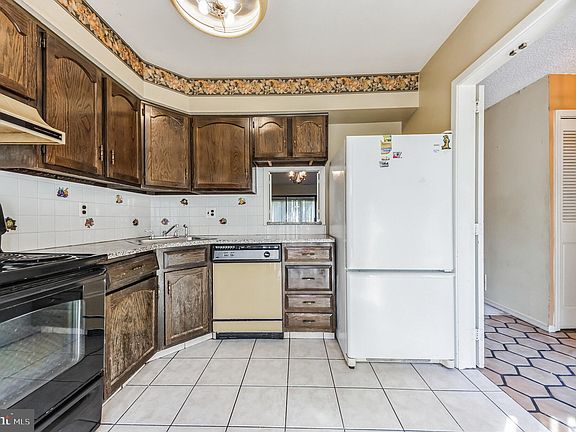 4th image of 37 Twin Brooks Dr