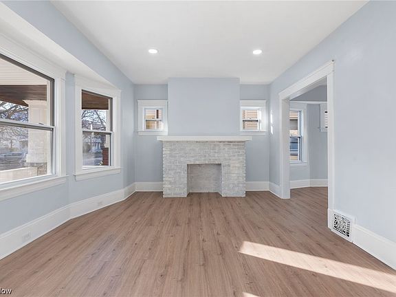 3rd image of 2056 W 87th St