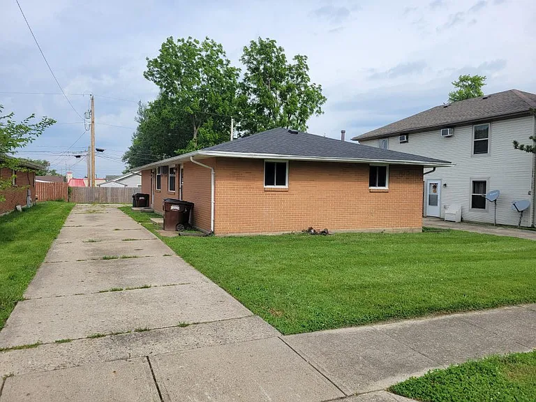 1527 Miami Ave — Photo 1