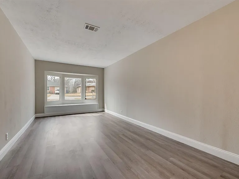 1114 Anthony Dr — Photo 17