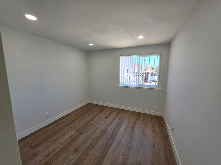 8831 Sailport Dr — Photo 15