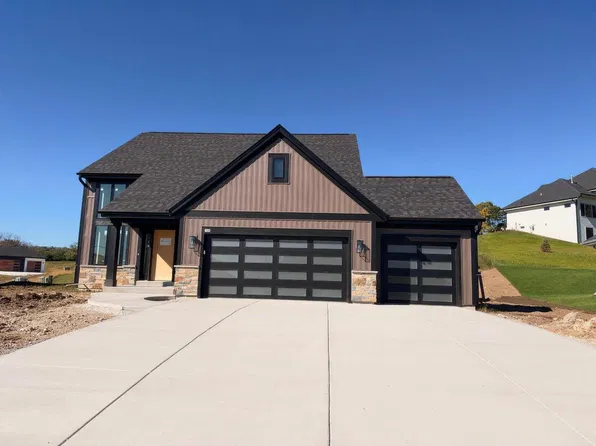 106 Retzer View COURT, Waukesha, WI 53188