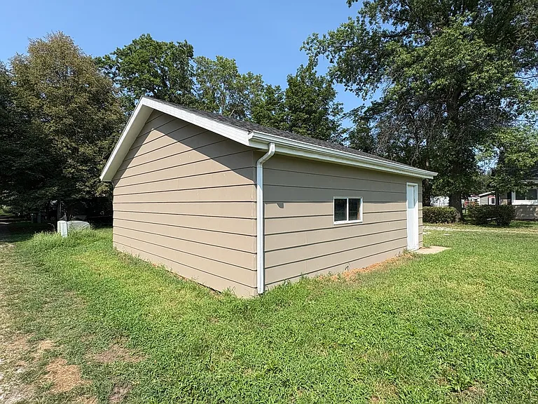 2209 Hawthorne Ave — Photo 41