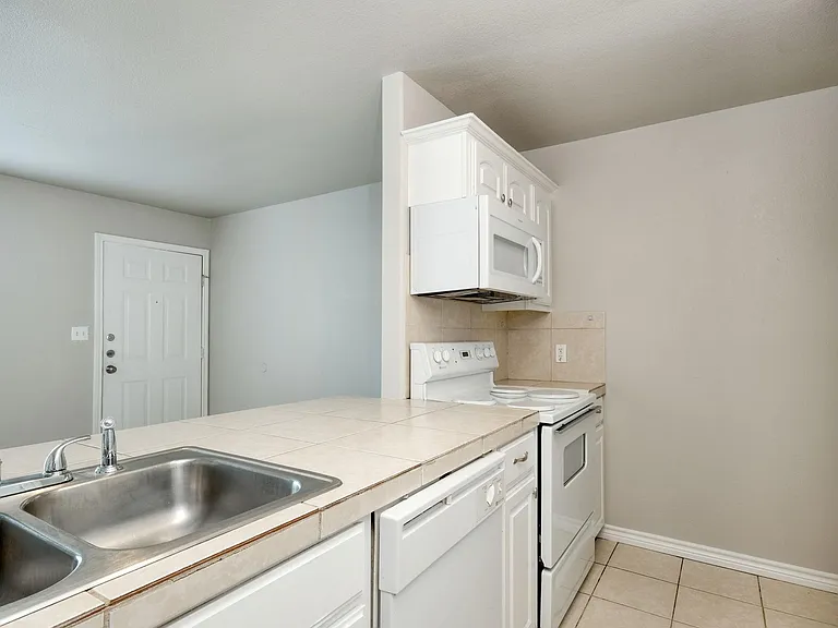 107 Castleberry Ct #C — Photo 9