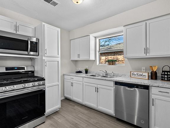 2nd image of 4717 Pine Street