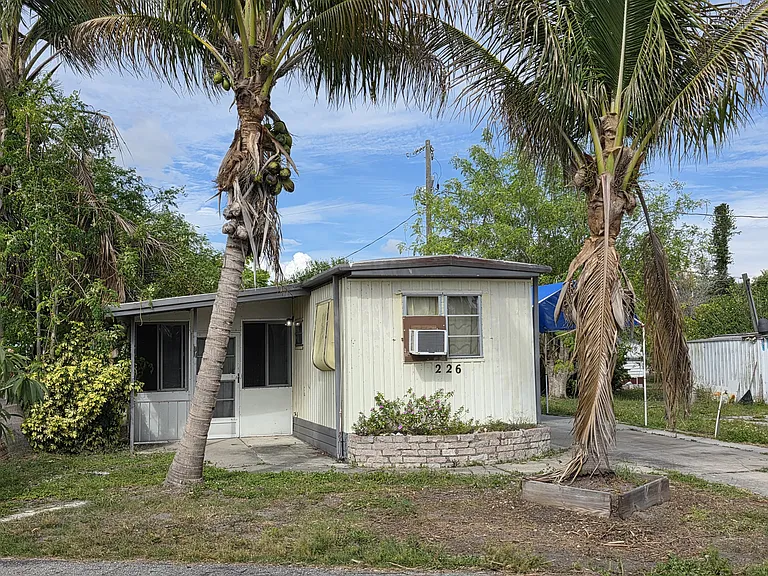226 Lamplighter Ln — Photo 13