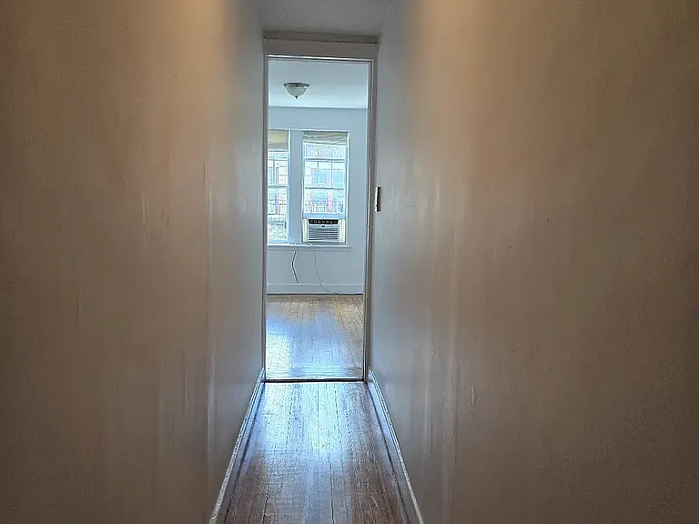 33 Bank St #27 — Photo 2