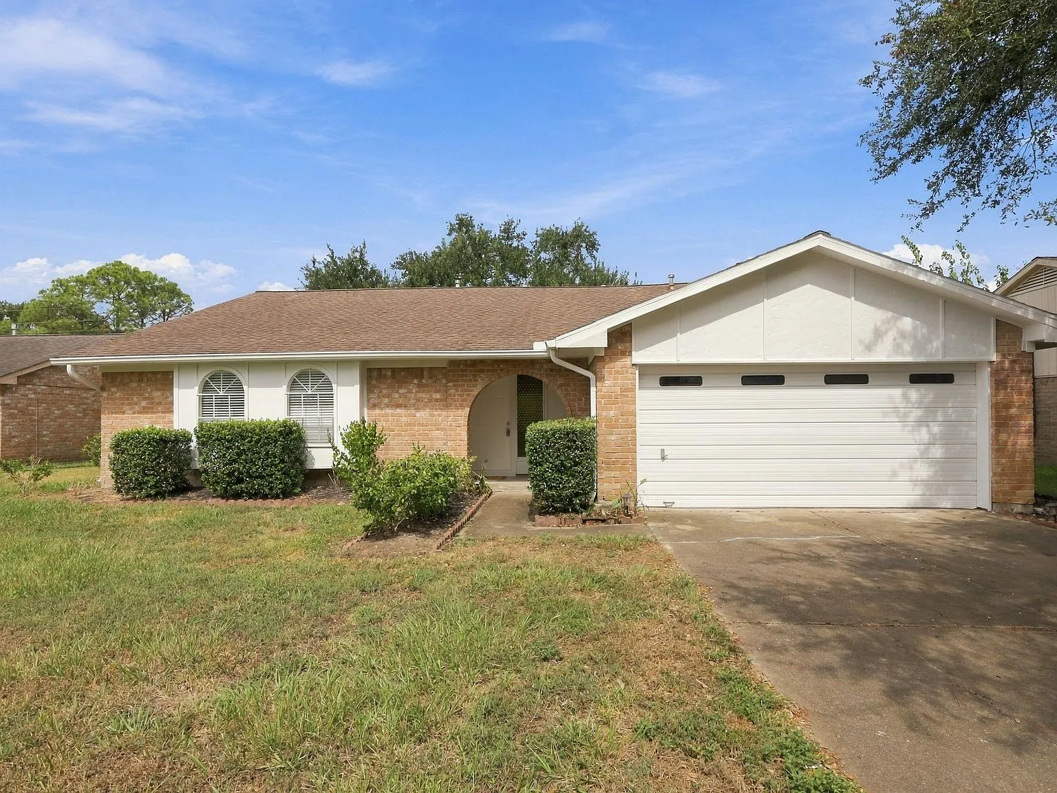 3 bed, 2.0 bath, 1702 sqft, $2,000 — Photo 2