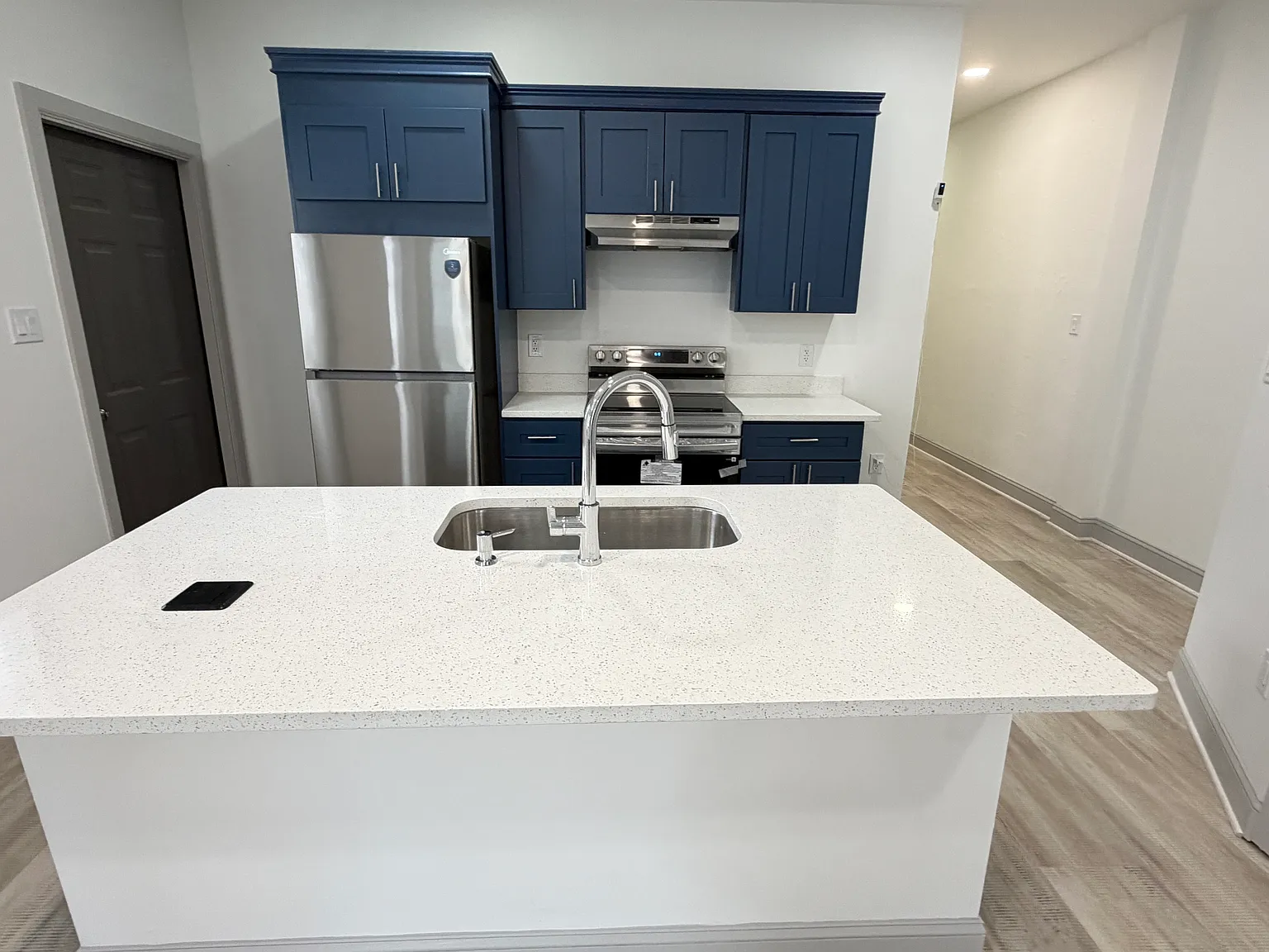 2 bed, 1200 sqft, $995 — Photo 3